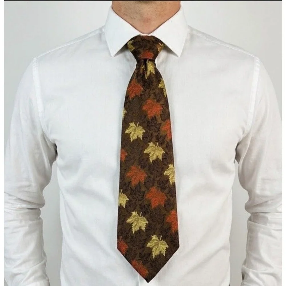 Trevira Italy Men’s Brown Orange Gold Vintage Maple Leaf Print Tie